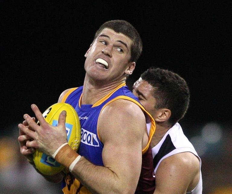 【Skills of Australian Football】チェストマーク 【Skills of Australian Football】チェストマーク