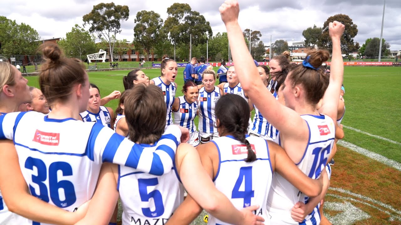 AFLW カンガルーズ、アウェイでクラブソングを歌う！