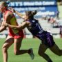 AFLW | FWエリアで追いかけタックル！